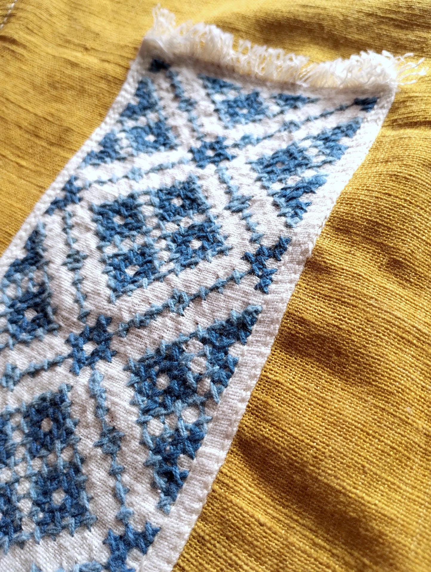 Table/Bed Runner (Pelicon x Indigo) - Handcrafted Cotton – Artisan-Woven on Pedal Loom in Oaxaca